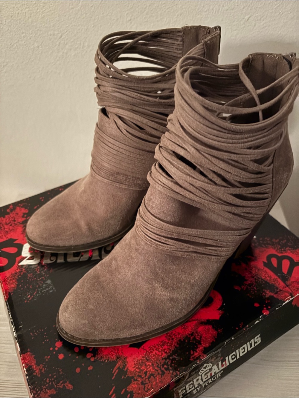 Fergalicious Womens Wicket Bo DOE 9.5